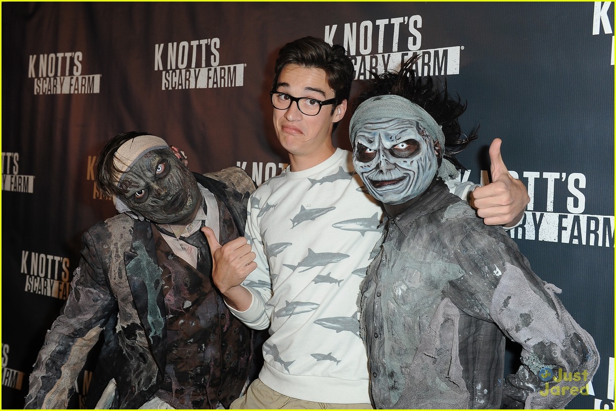 Full Sized Photo of olivia holt nolan gould kelli berglund knotts scary