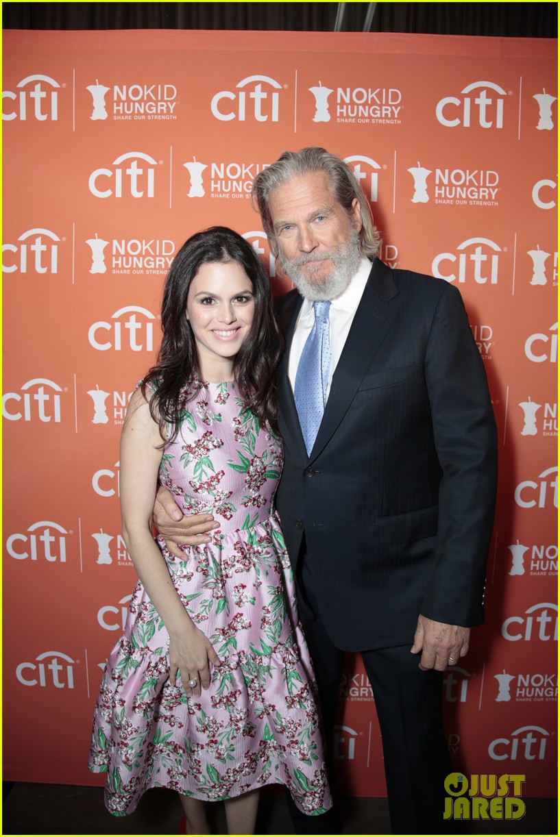 Sarah Hyland & Zoey Deutch Step Out for No Kid Hungry Benefit Dinner