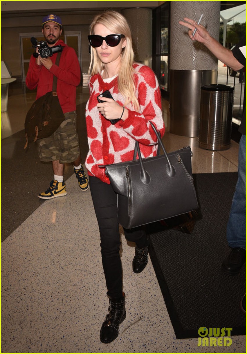 emma roberts everyone thinks im 17 09