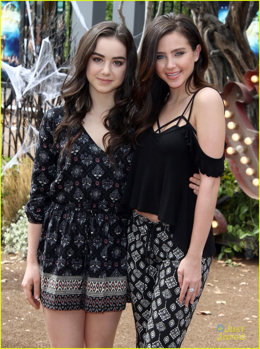 Sarah Gilman & Ryan Newman Hit 'Goosebumps' Premiere With Peyton Clark