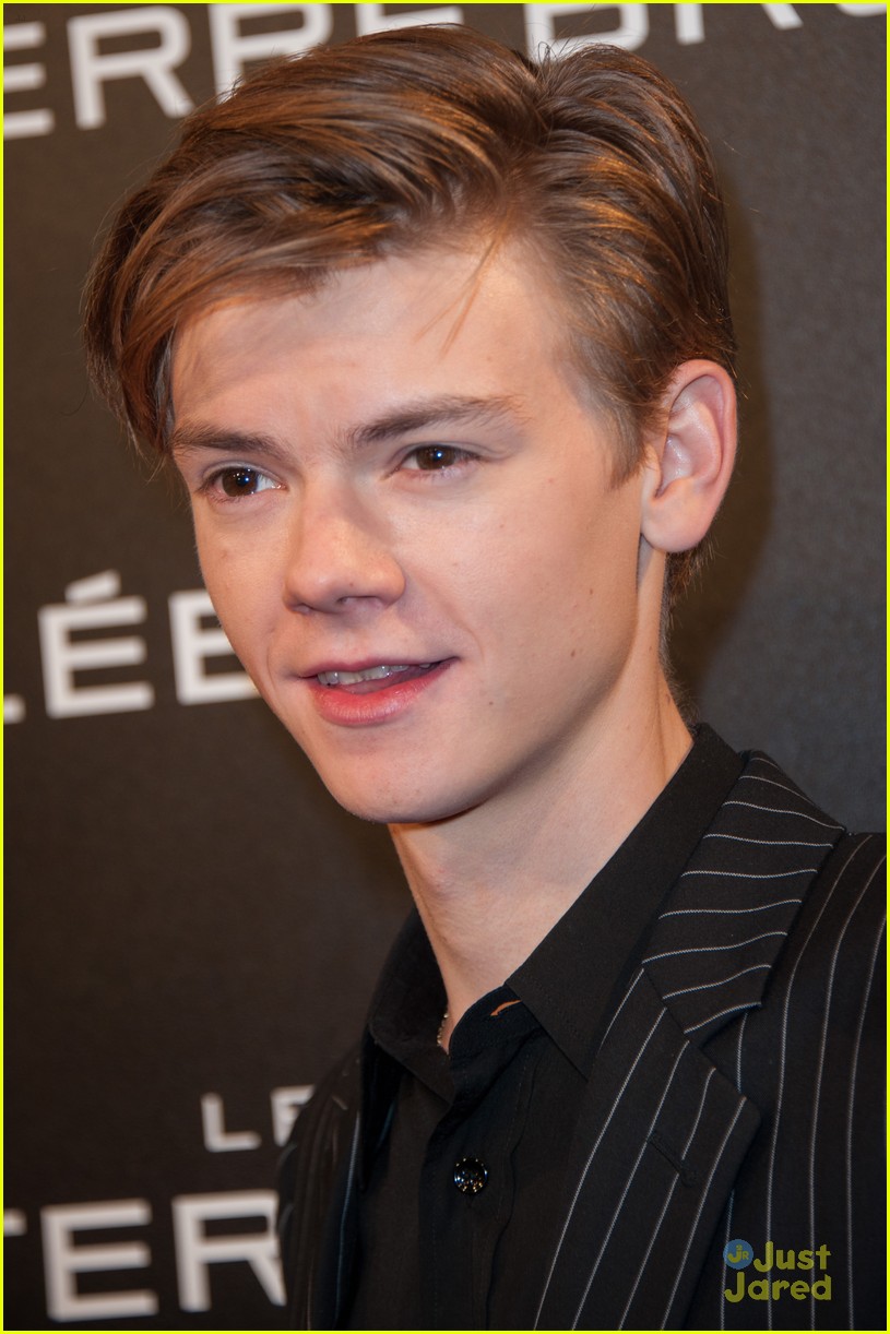 Thomas Brodie-Sangster & Kaya Scodelario Bring The 'Scorch' To Paris ...