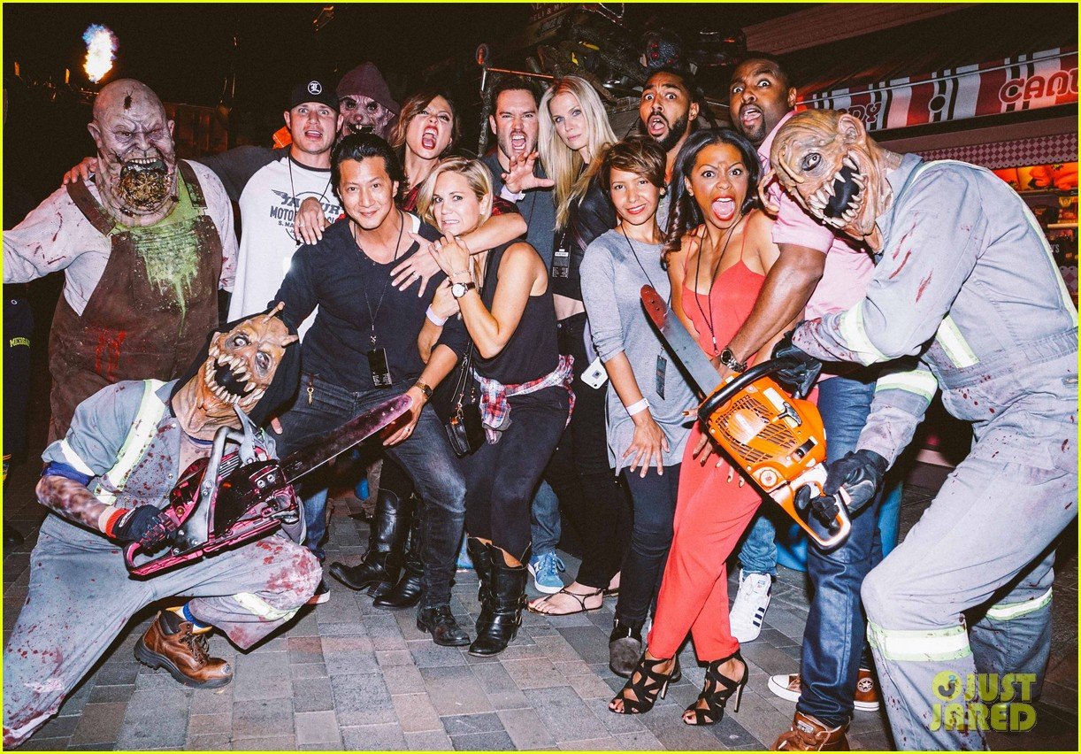 full-sized-photo-of-universal-halloween-horror-nights-celebs-15-demi