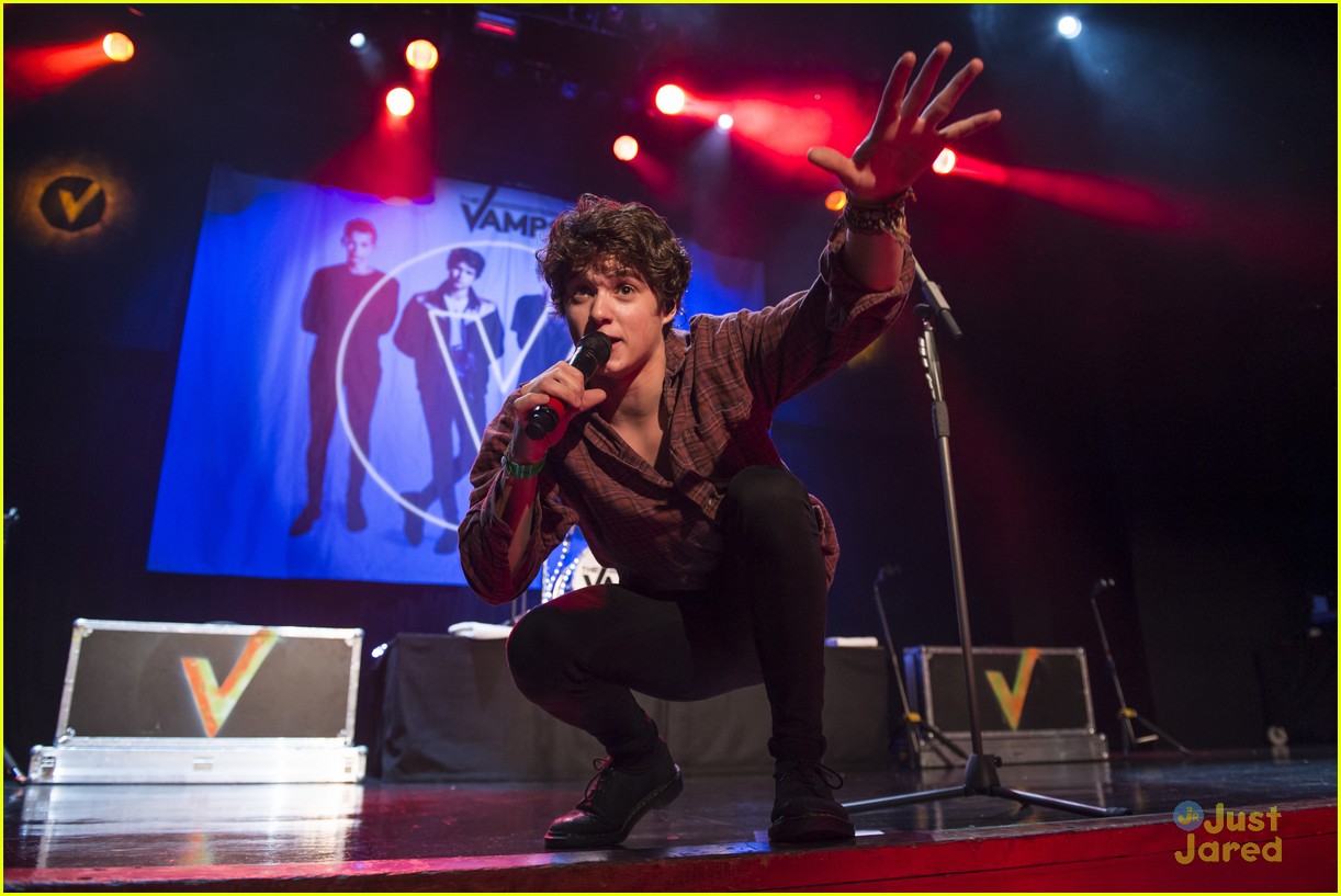 The Vamps Kick Off Last Two FanFest Shows in London Photo 886187