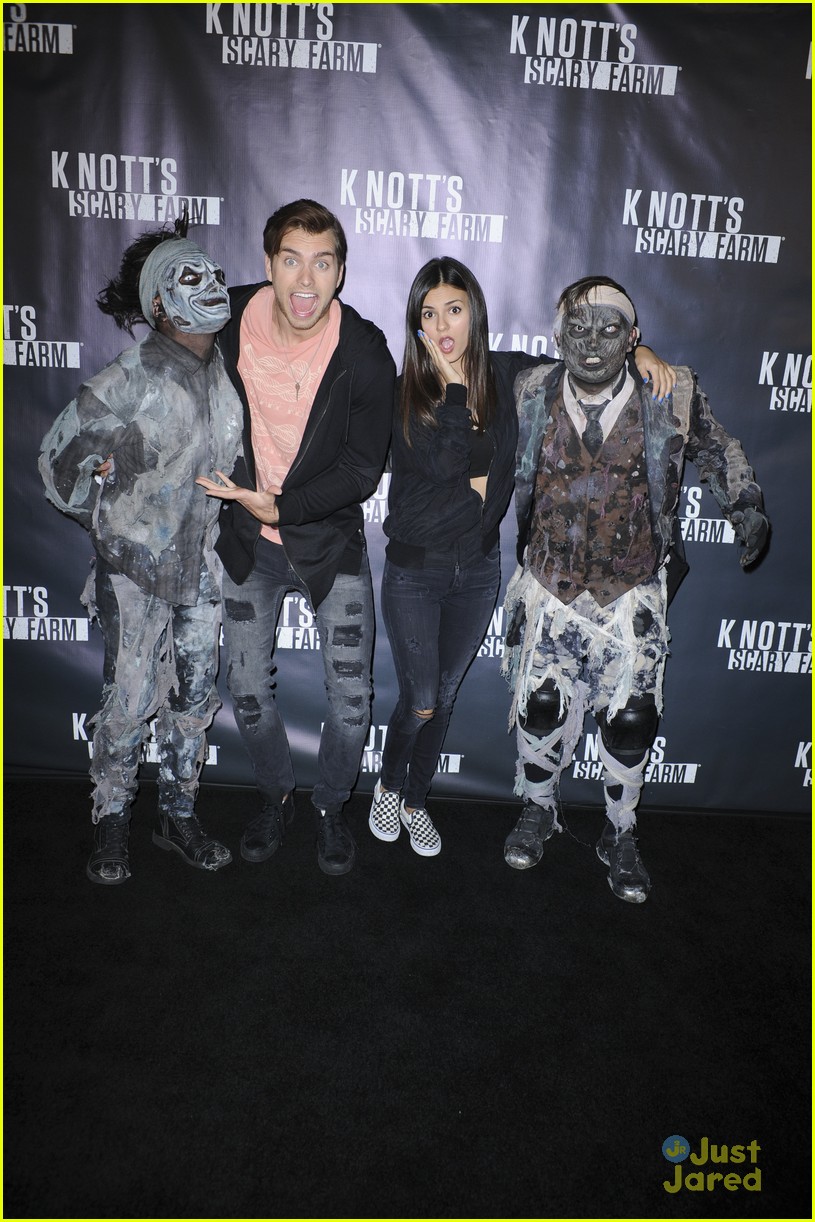 Full Sized Photo of victoria justice peyton list pierson fode knotts