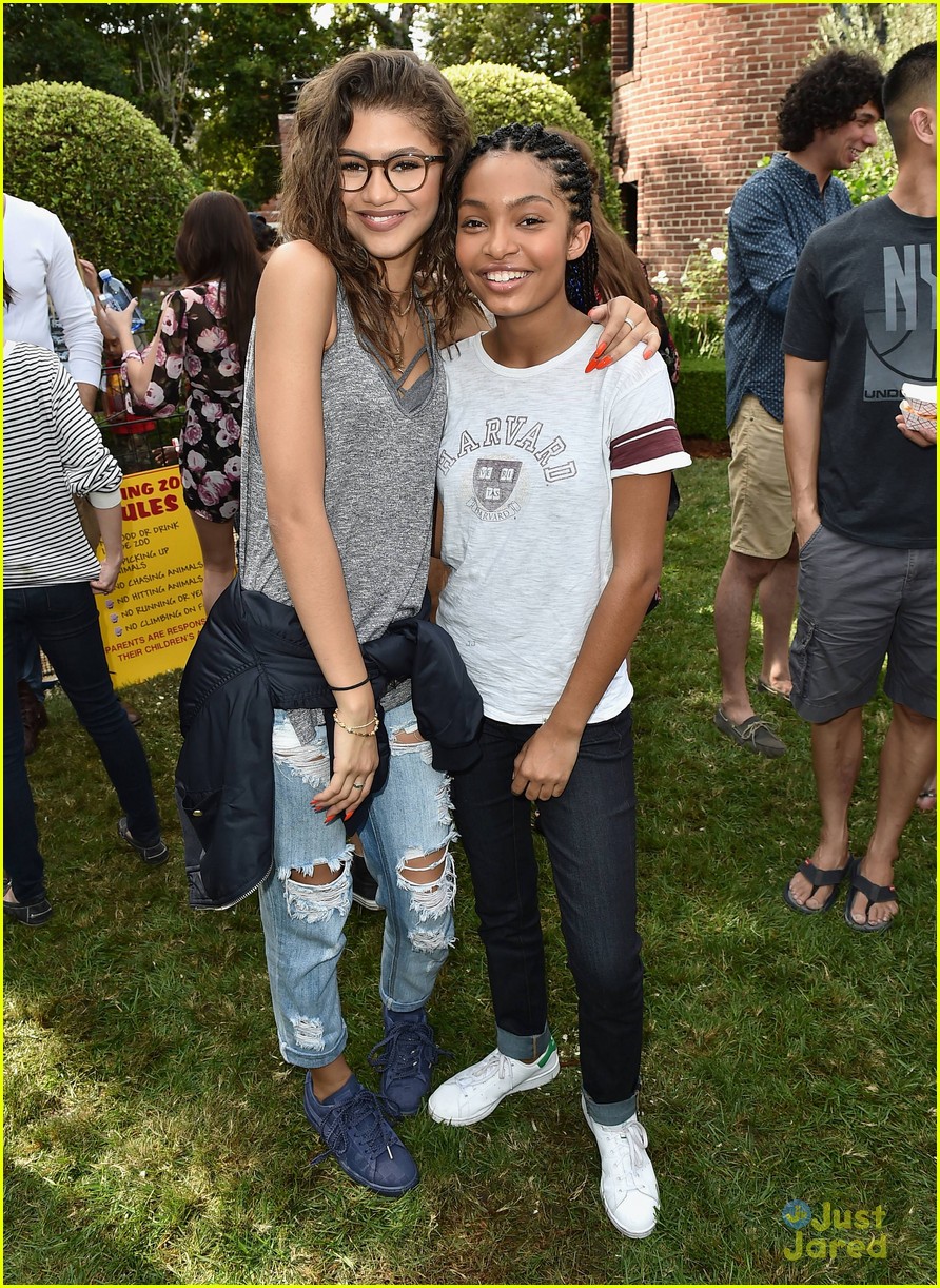 zendaya just jared jr fall fun day 12
