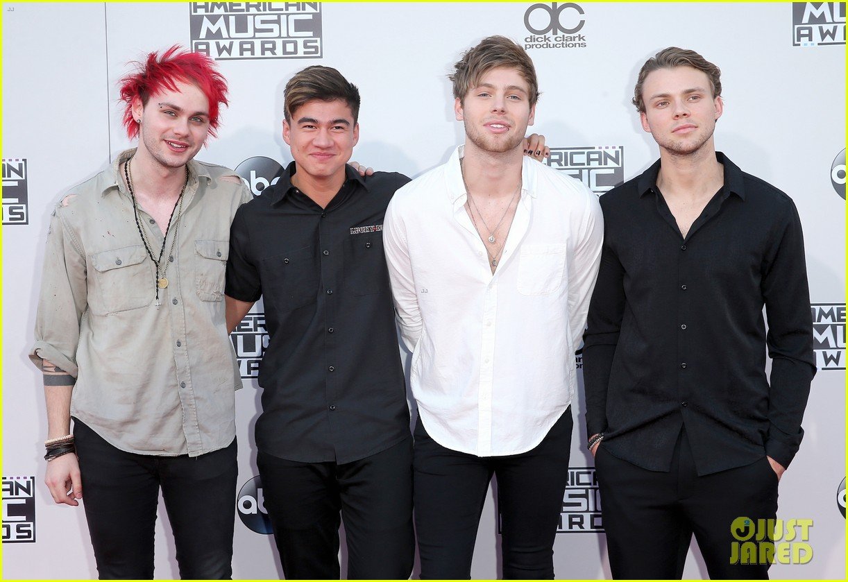 5 Seconds of Summer Rock Out to 'Hey Everybody' at AMAs 2015 - Watch ...