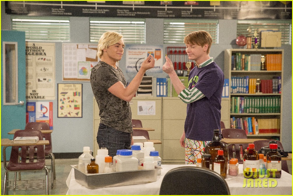 Austin Moon Performs For Graduation On 'austin & Ally' Tonight! 