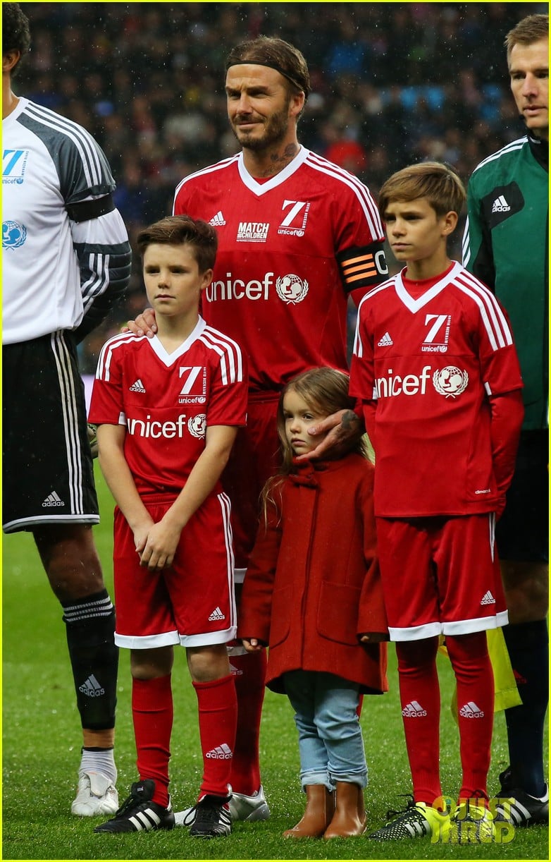 Brooklyn Beckham Plays Soccer with Dad David for UNICEF Charity Match(02)