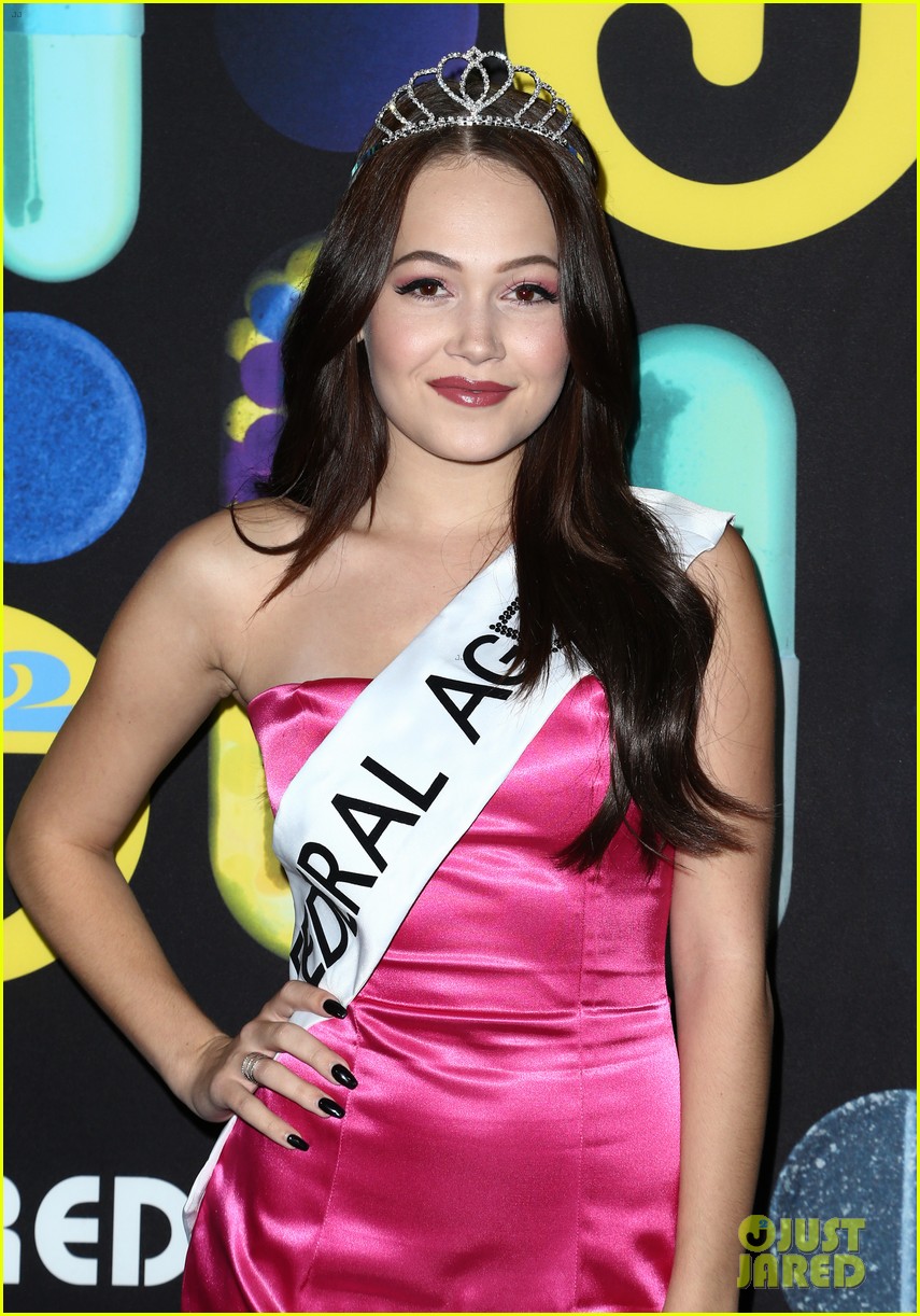 Kelli Berglund Rocks Out to Guitar Hero at Just Jared's Halloween Party