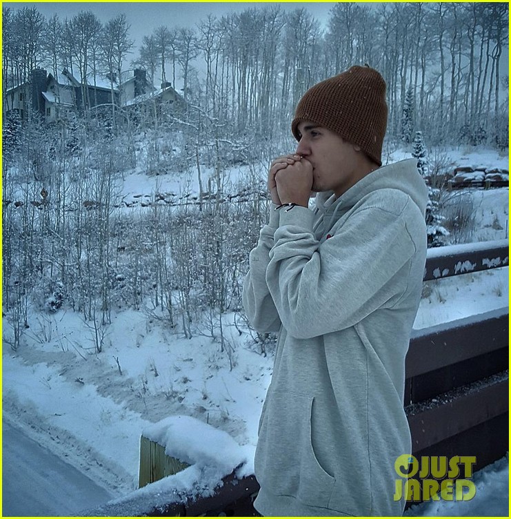 Full Sized Photo of justin bieber snowboarding thanksgiving 03 | Justin