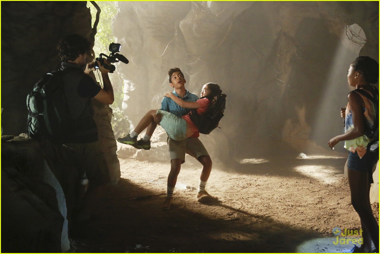 Full Sized Photo of bunkd friending the enemy stills 02 Emma, Lou