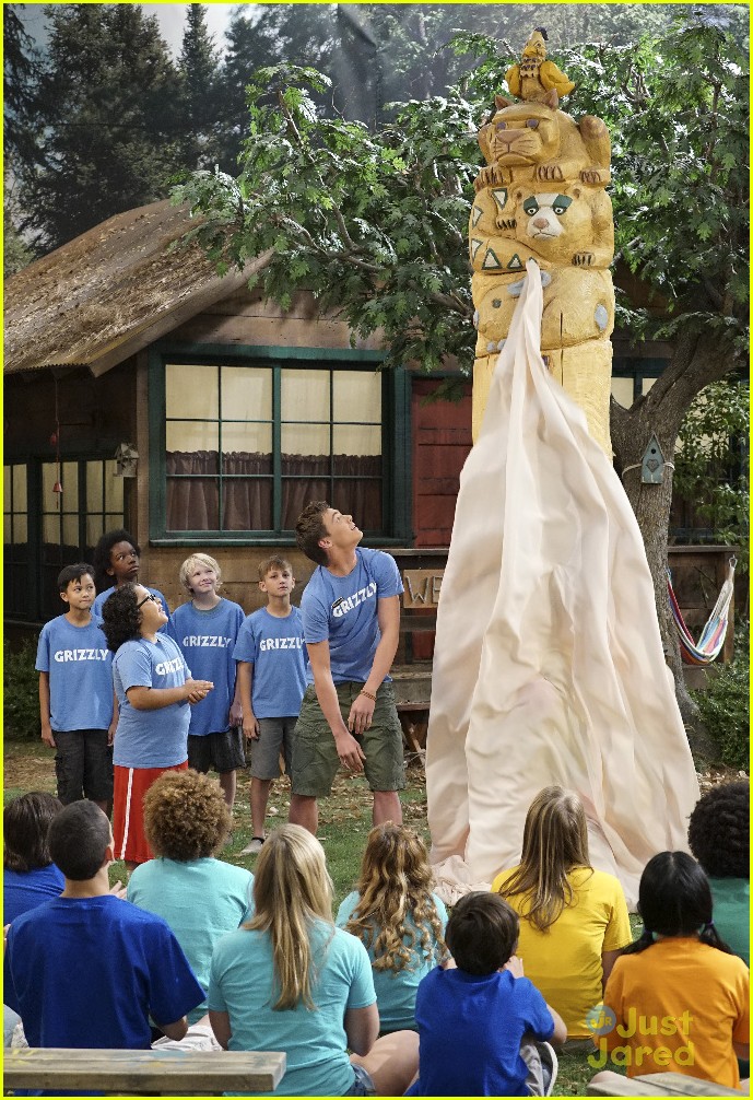 Full Sized Photo of bunkd can you hear me now stills 04 Emma Has To Pick Between Her Sister