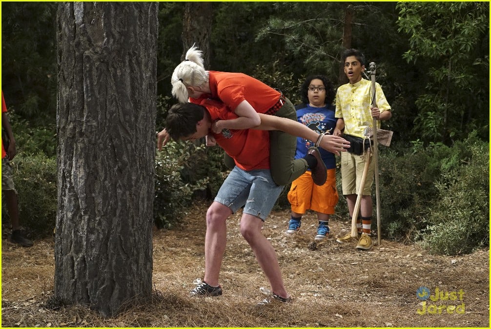 Full Sized Photo of bunkd can you hear me now stills 21 Emma Has To Pick Between Her Sister