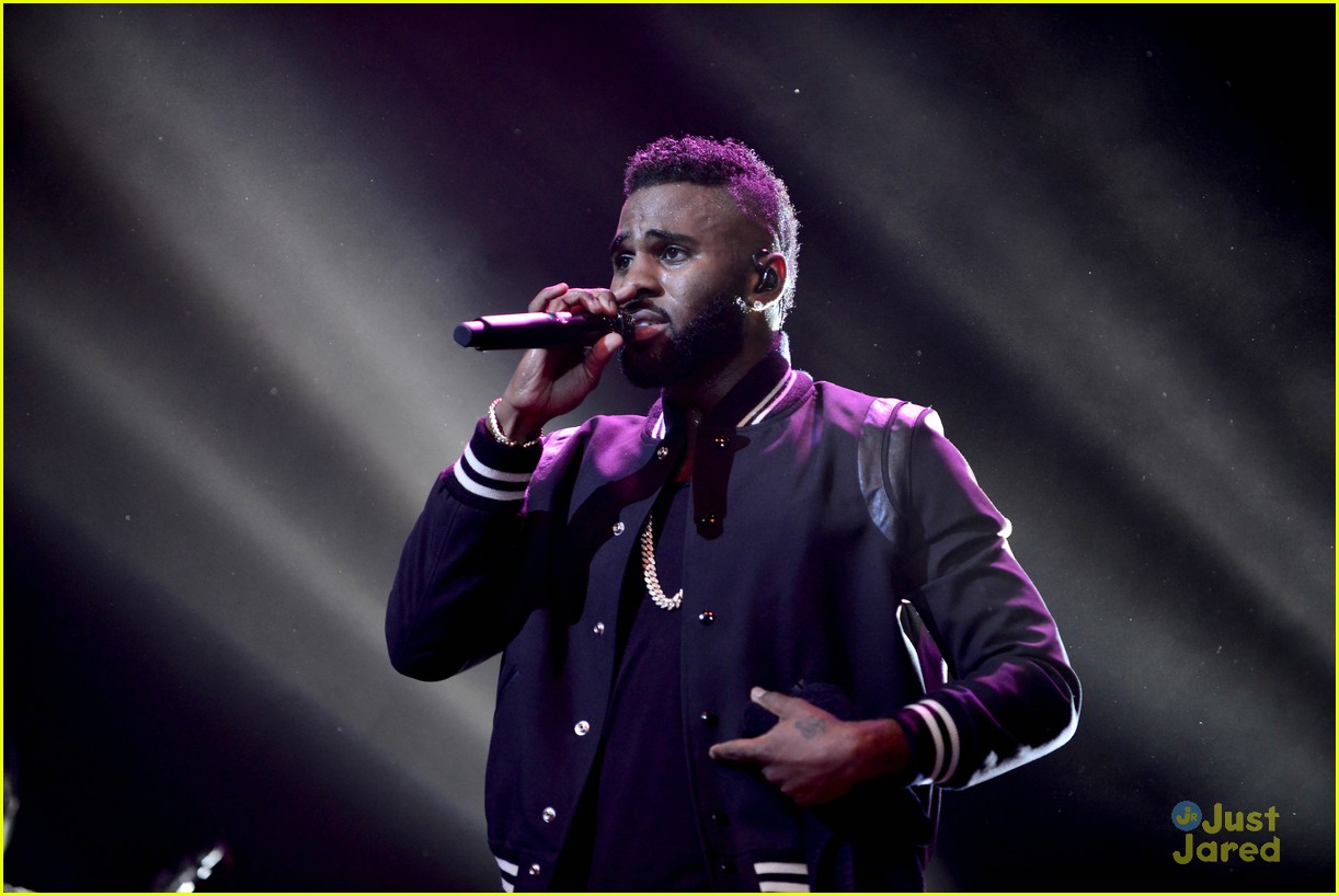 Jason Derulo Shows Off Muscles During Radio Stop In Florida | Photo ...