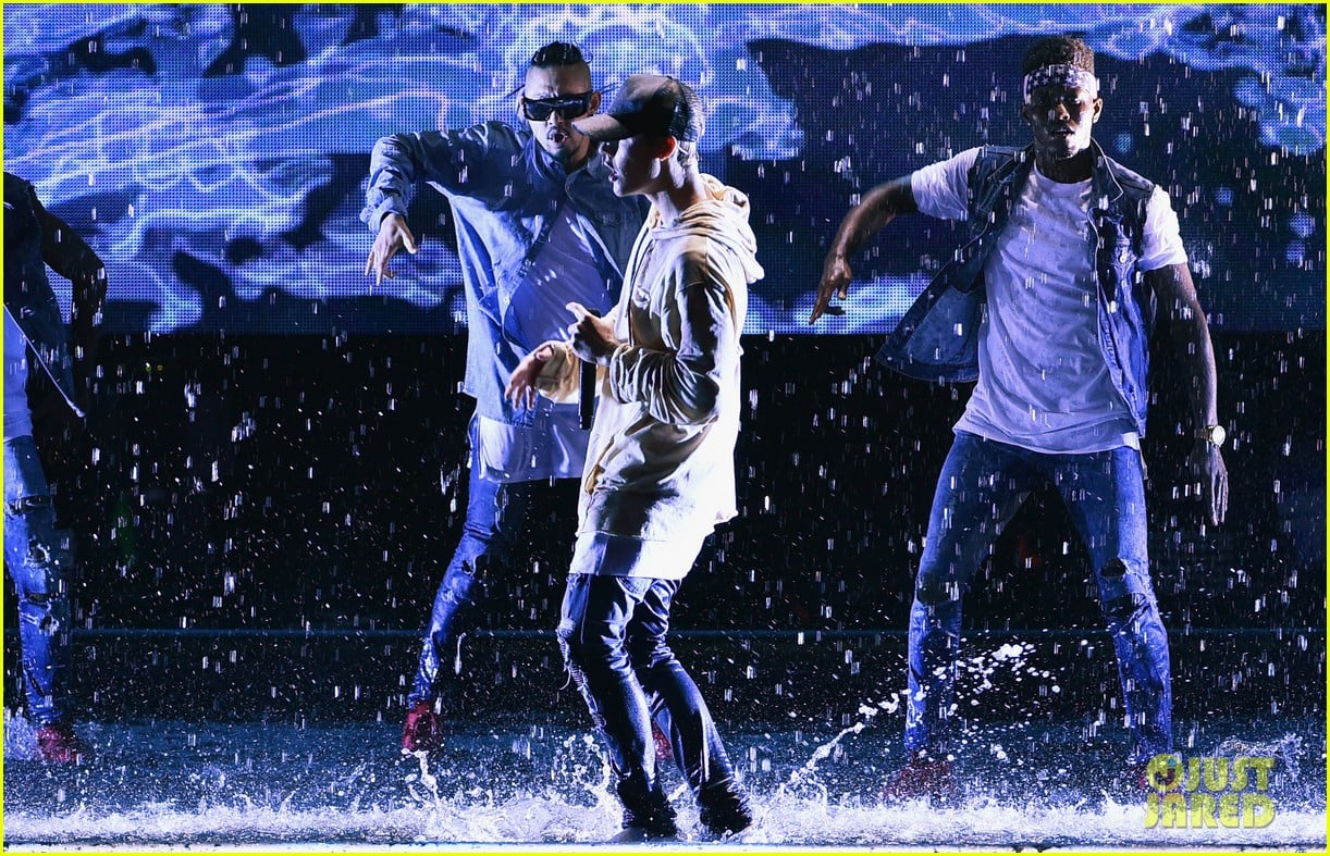 Justin Bieber's AMAs 2015 Medley Video Watch Now! Photo 897766