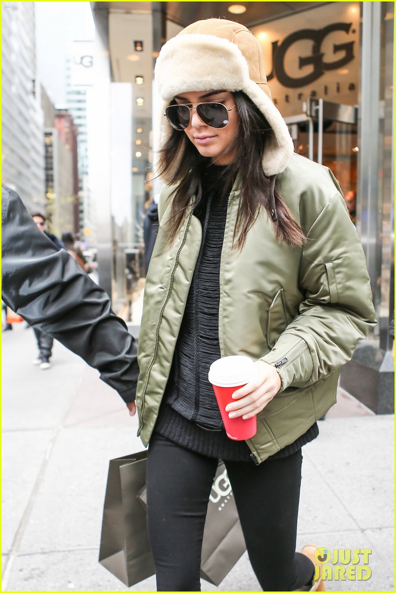 Full Sized Photo of kendall jenner sisters ban vs fashion show 08