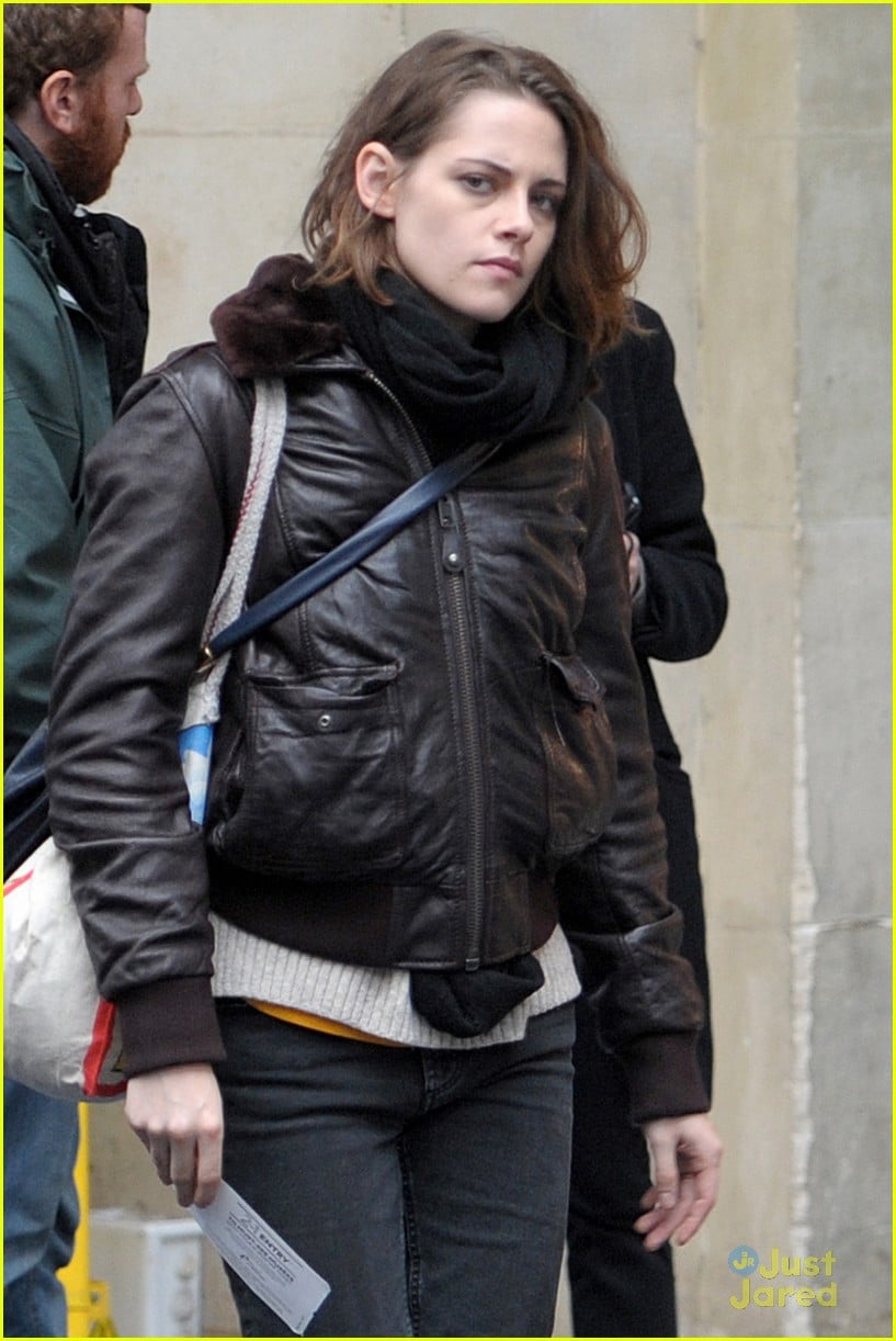 Kristen Stewart Shoots 'Personal Shopper' Late Into the Night in Paris ...