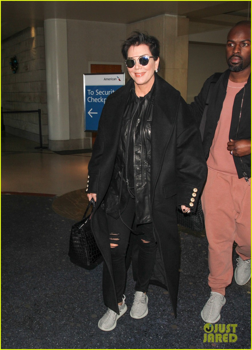 Kylie Jenner Shops in NYC With Kendall Before Flying Back to L.A