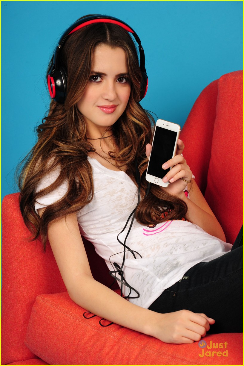 Laura Marano Is Juggling Music And Politics Classes All At Once At Usc Photo 890278 Photo
