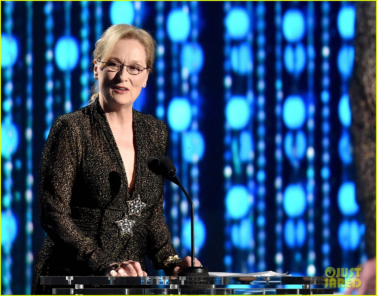 Scream Queens Billie Lourd Honors Her Grandma At Governors Awards 2015 Photo 894092 Photo