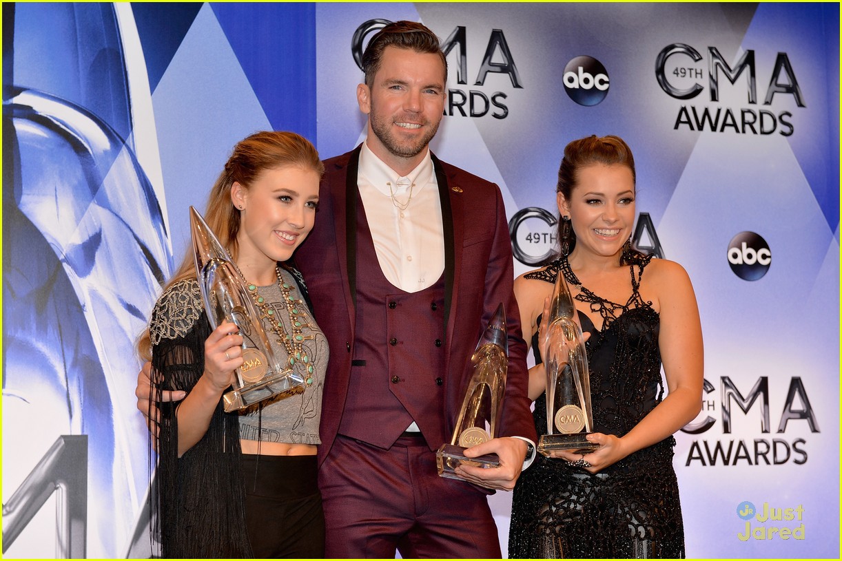 Full Sized Photo of maddie tae cma awards winners kelsea ballerini