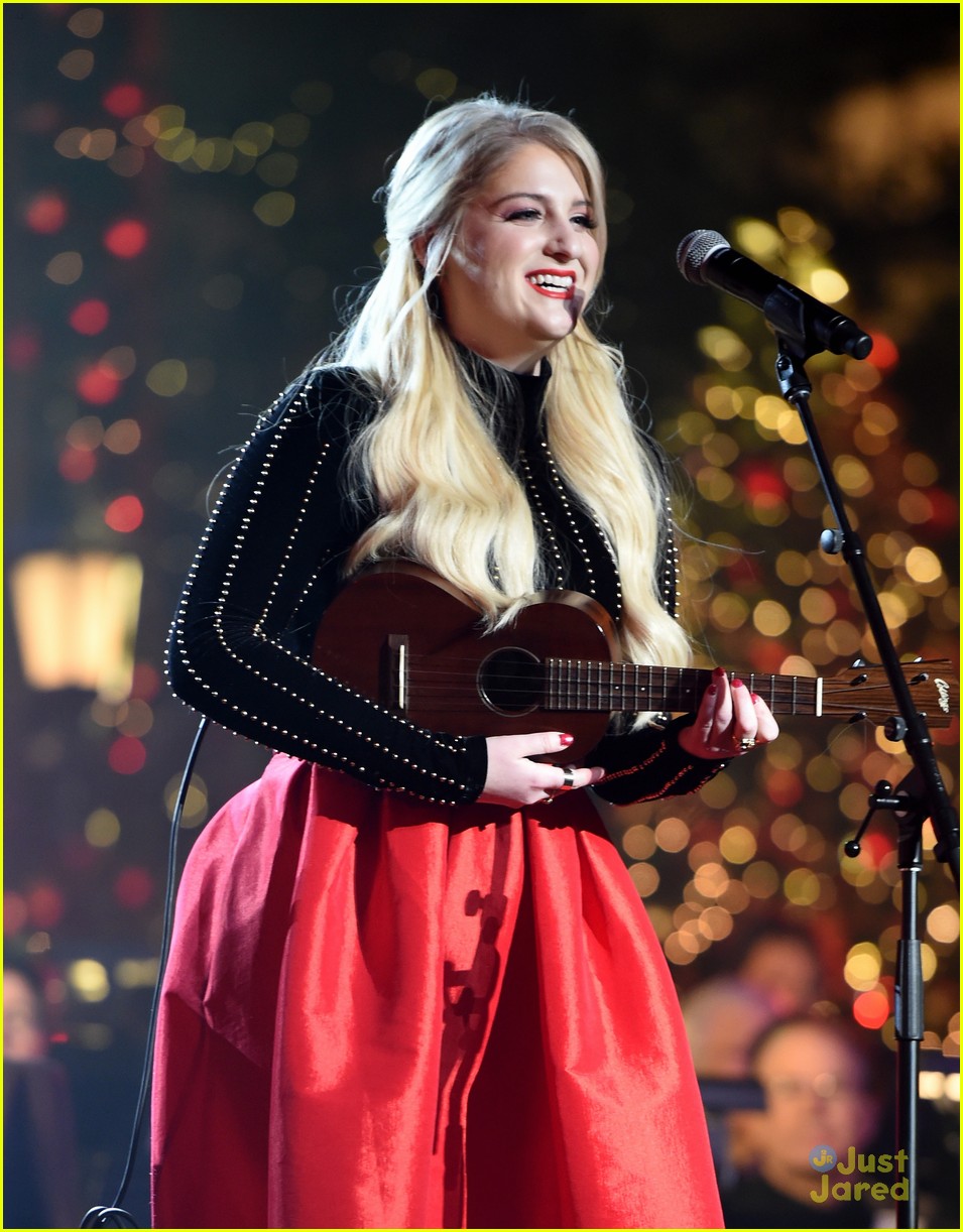 Meghan Trainor & Sarah Hyland Were Caught Kissing Santa Claus at The ...