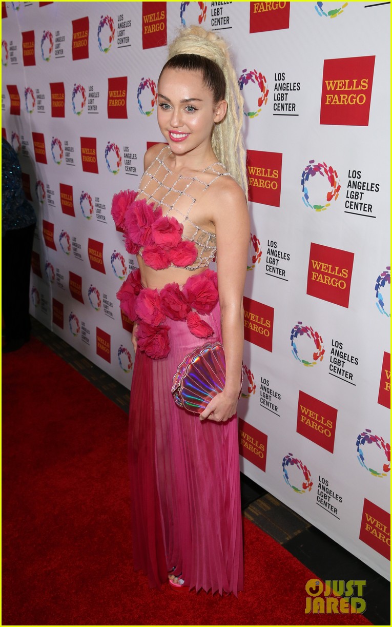 miley cyrus lgbt 2015 vanguard awards 01
