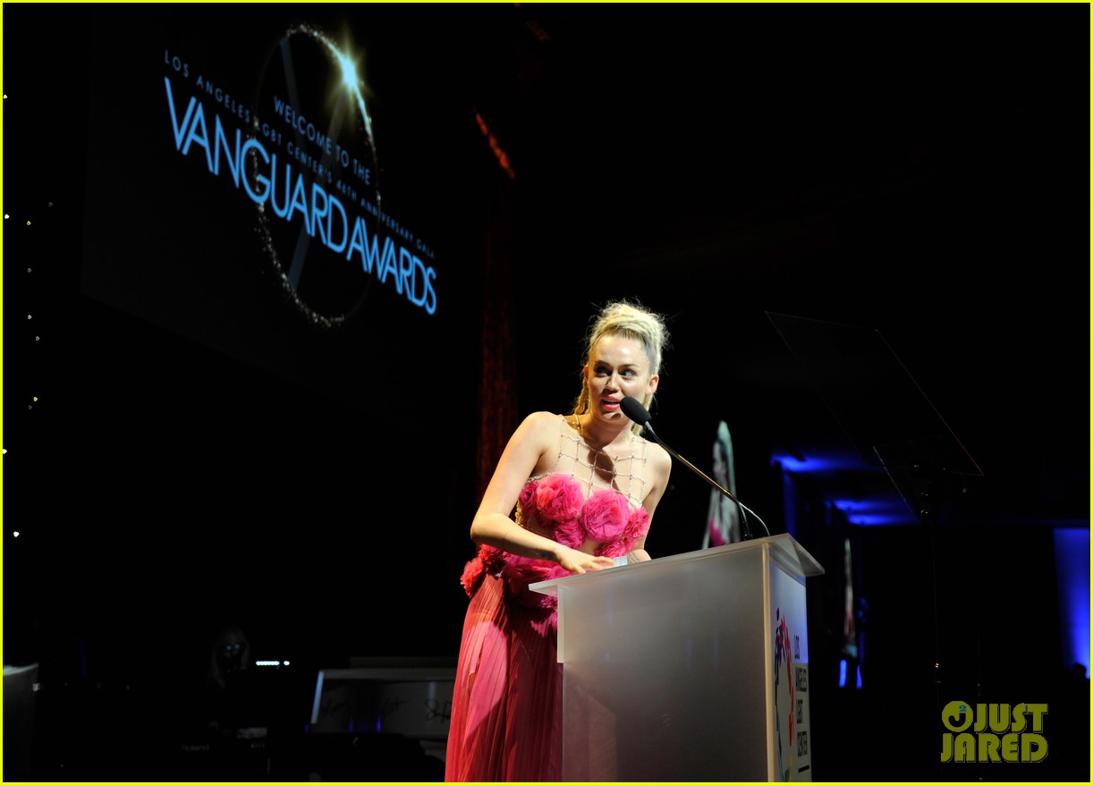 miley cyrus lgbt 2015 vanguard awards 09