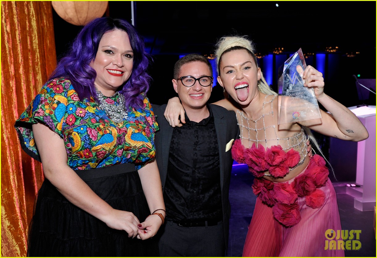 miley cyrus lgbt 2015 vanguard awards 14