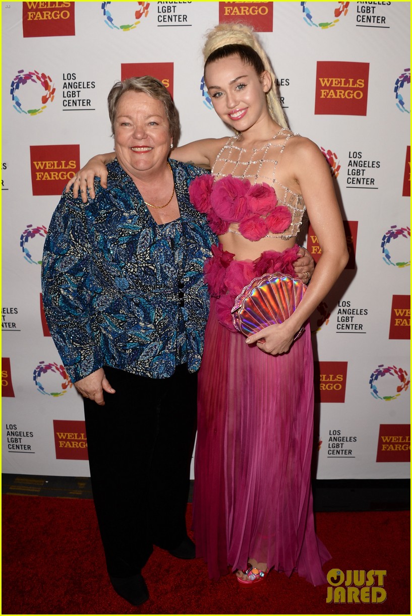 miley cyrus lgbt 2015 vanguard awards 25