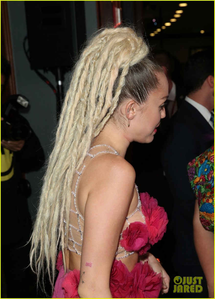 miley cyrus lgbt 2015 vanguard awards 45