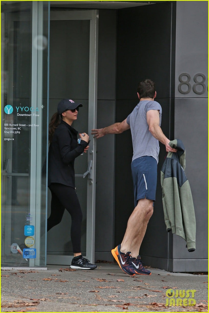 Nina Dobrev & Boyfriend Austin Stowell Do Hot Yoga Together in