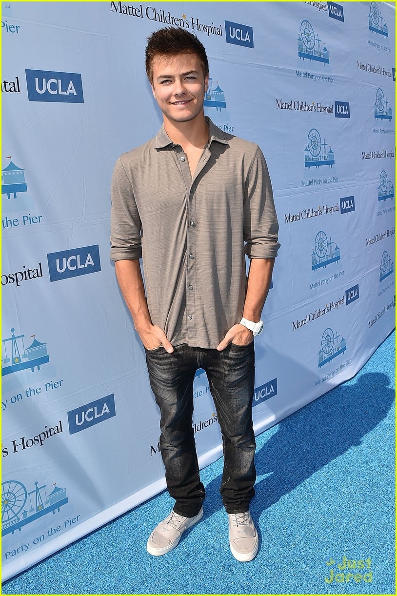 Full Sized Photo of peyton meyer birthday girl meets world co stars 04