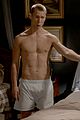 Scream Queens Gave Us Another Glen Powell Shirtless Scene Glen Powell Scream Queens