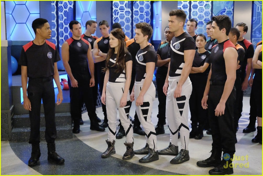 Leo Leaves The Bionic Island On 'Lab Rats' Tonight - See A Sneak Peek ...