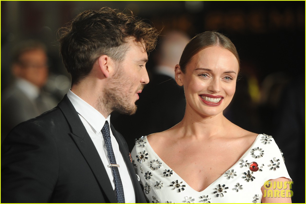 Sam Claflin Expecting First Child With Laura Haddock See Her Cute Baby Bump At Mockingjay Part 2 Premiere Photo 889774 Laura Haddock Pregnant Sam Claflin The Hunger Games Pictures Just Jared Jr