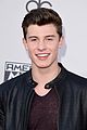 hailee steinfeld shawn mendes american music awards 2015 02