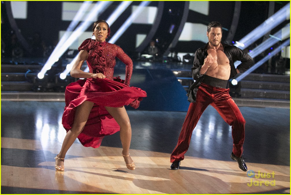 Tamar Braxton & Val Chmerkovskiy Deliver Fierce Paso Doble On 'DWTS ...