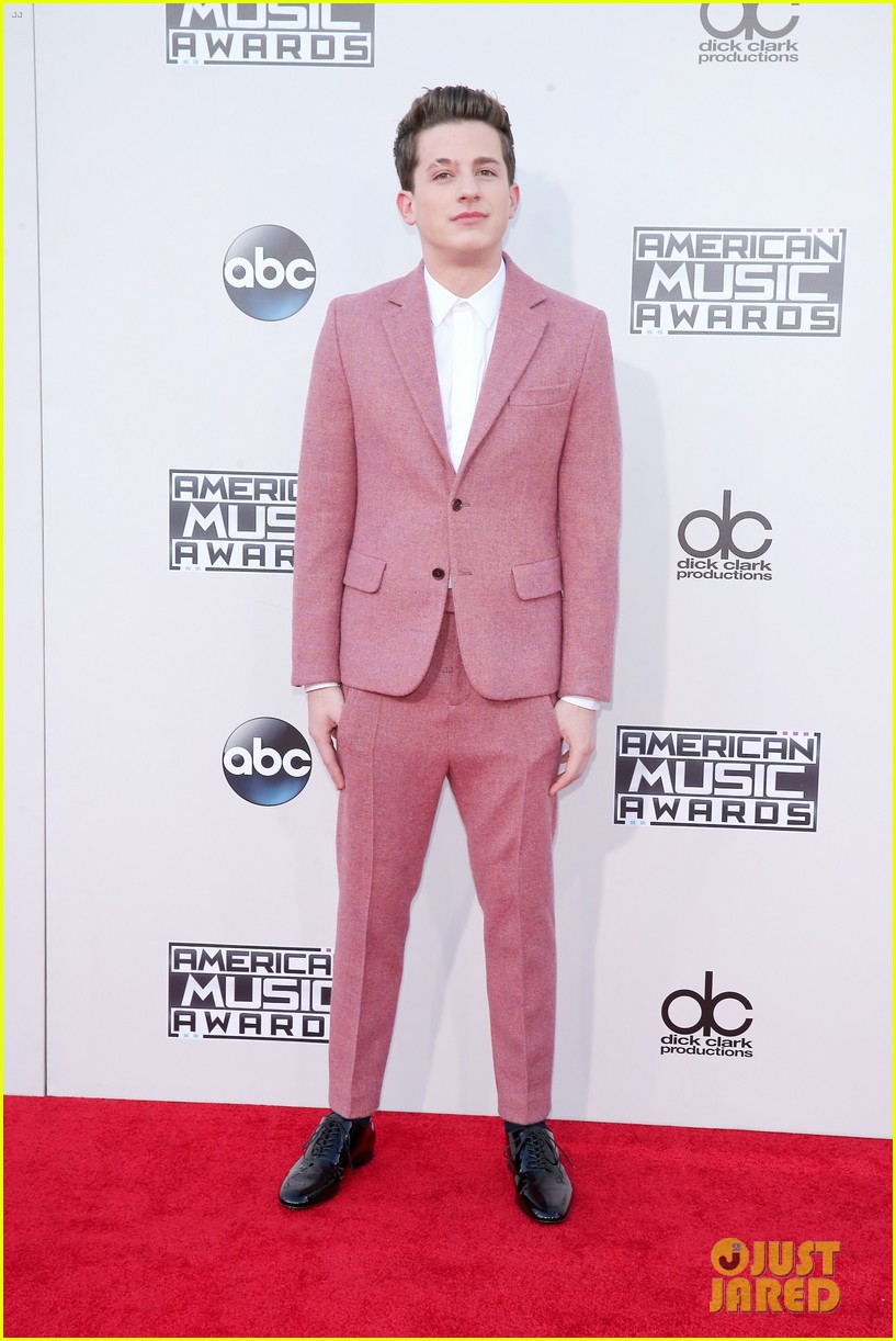 Meghan Trainor Kisses Charlie Puth After AMAs 2015 Performance WATCH