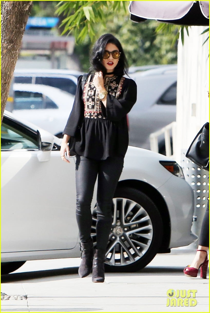 Vanessa Hudgens Celebrates Mom Gina’s Birthday With Balloons & Flowers