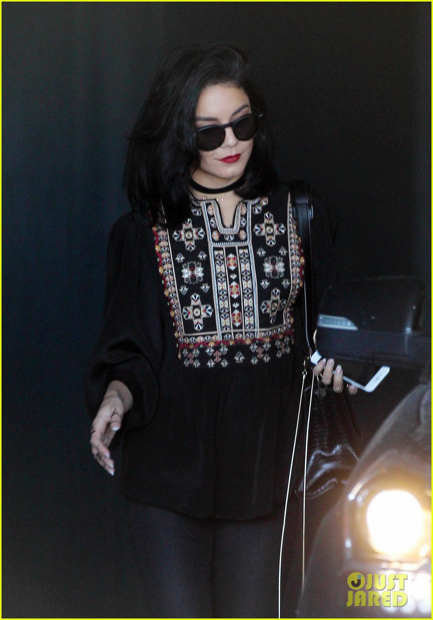 Vanessa Hudgens Celebrates Mom Gina’s Birthday With Balloons & Flowers