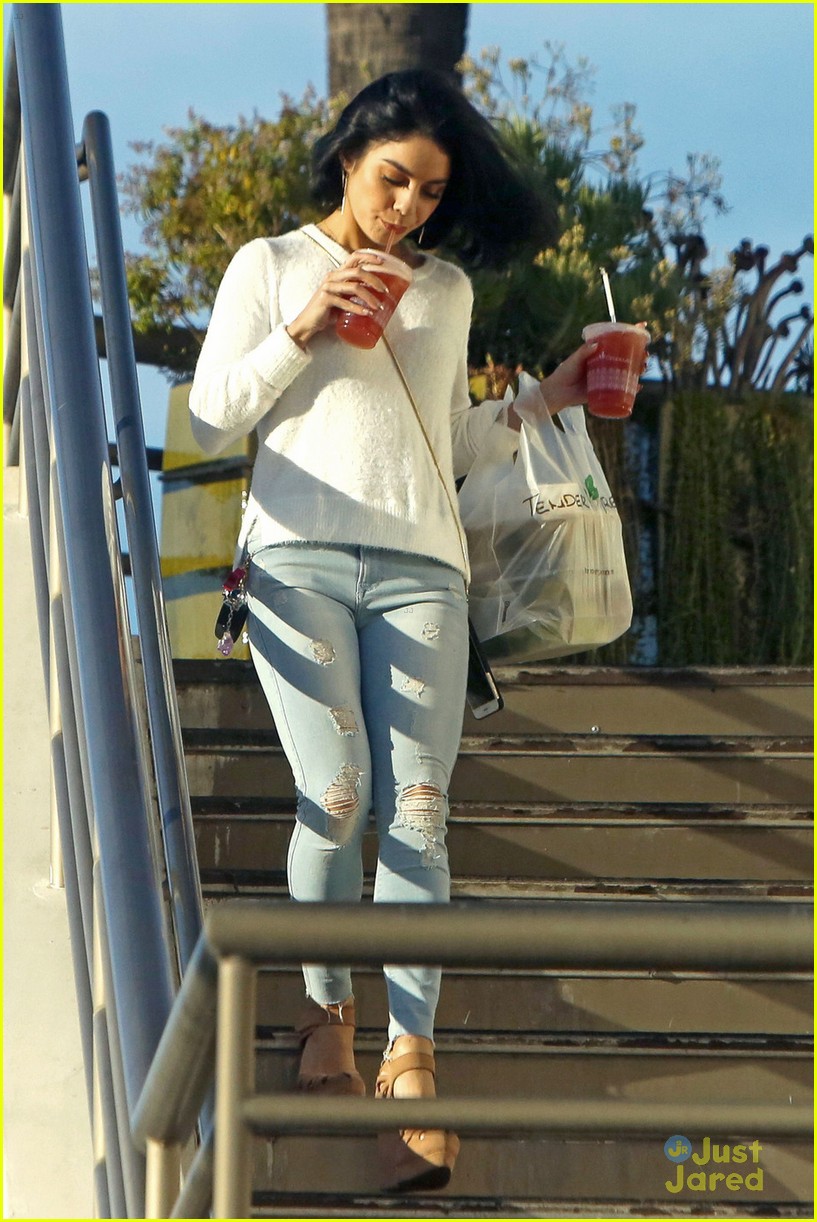 Vanessa Hudgens Celebrates Mom Gina&rsquo;s Birthday With Balloons &amp; Flowers