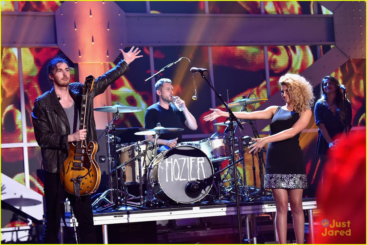 James Bay Performs 'Proud Mary' Duet with Elle King At Vh1's You Oughta