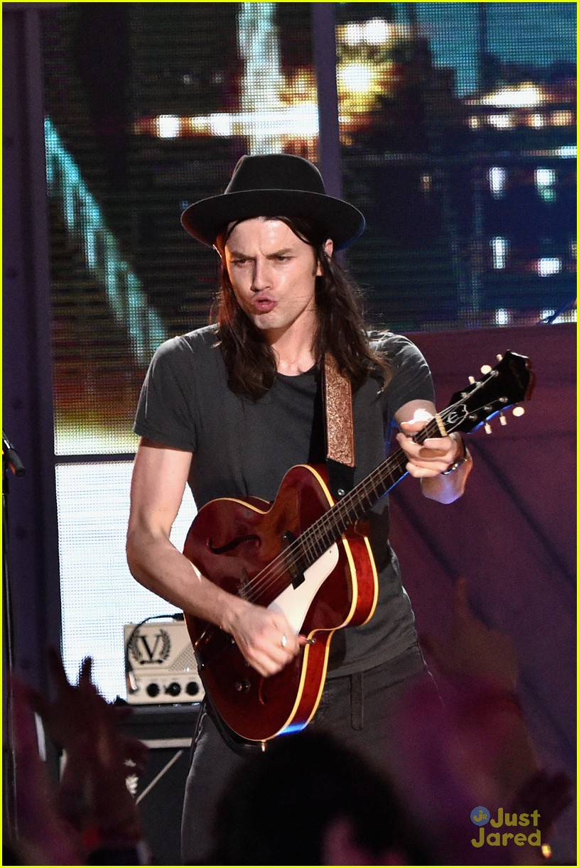 James Bay Performs 'Proud Mary' Duet with Elle King At Vh1's You Oughta