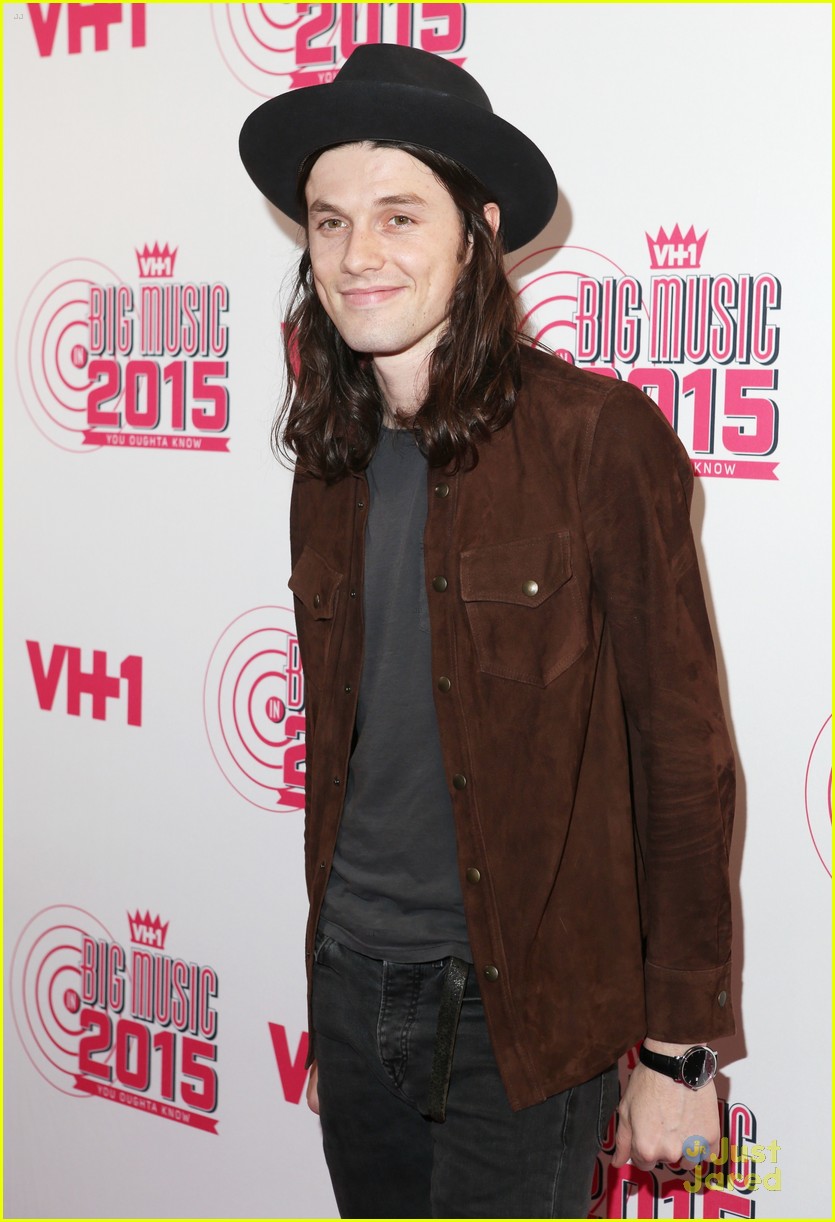 James Bay Performs 'Proud Mary' Duet with Elle King At Vh1's You Oughta