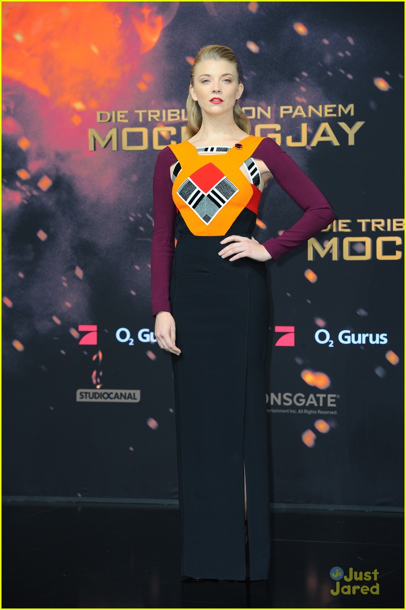 Willow Shields & Jena Malone Bring Final 'Hunger Games' Premiere To ...