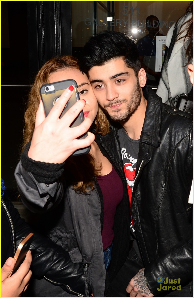 Zayn Malik Meets Fans In New York City Just As One Direction Is Set To Drop New Album Photo 