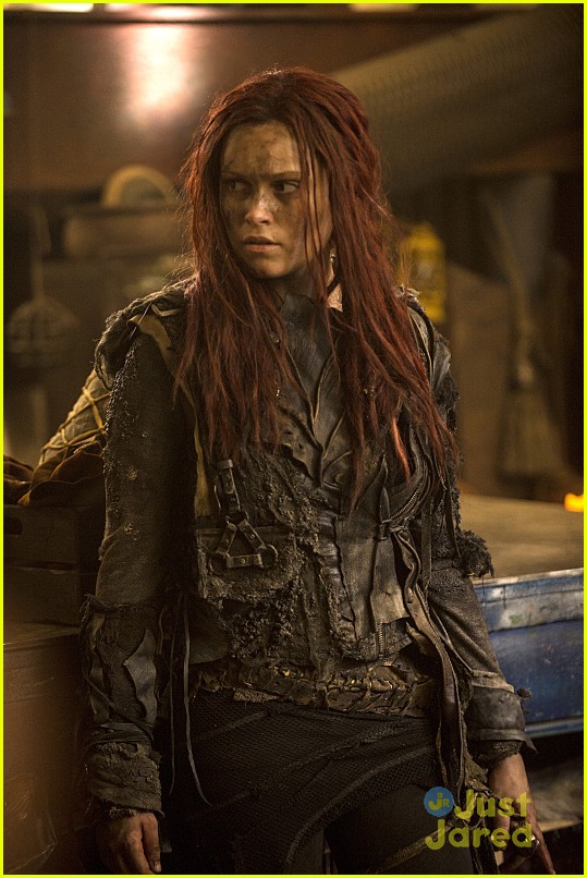 Full Sized Photo of the 100 season three premiere photos 06 | ‘The 100