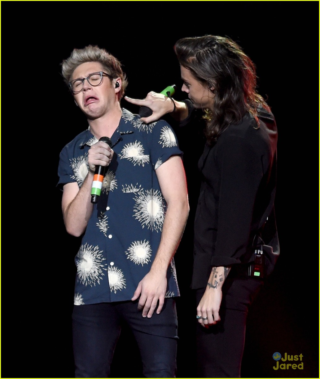 One Direction & 5 Seconds of Summer Get The Party Started At Jingle ...