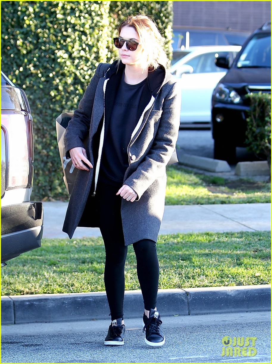 Ashley Benson Picks Up Her Dad's Chistmas Gift | Photo 906676 - Photo ...